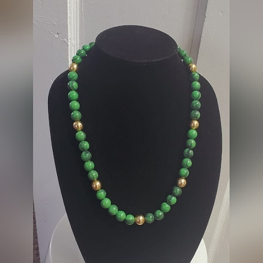 Green Beaded Necklace. 🌴